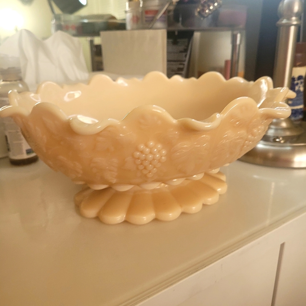 Westmoreland Peach Pedestal Bowl - Picture 5 of 5